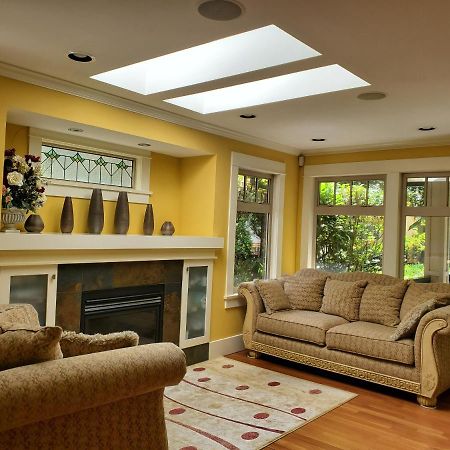 Elegant, Sunny Modern Home With Skylights - Kitsilano, Vancouver Ngoại thất bức ảnh