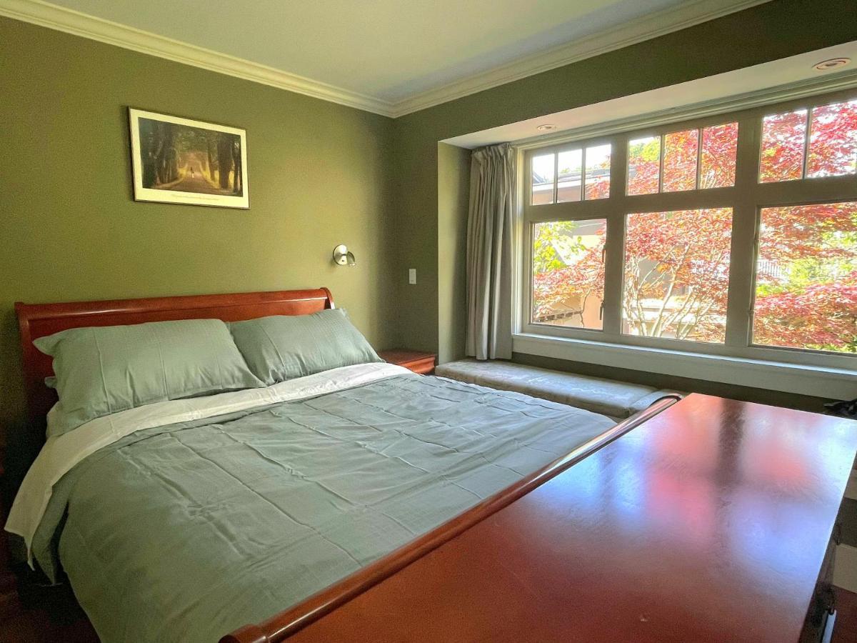 Elegant, Sunny Modern Home With Skylights - Kitsilano, Vancouver Ngoại thất bức ảnh