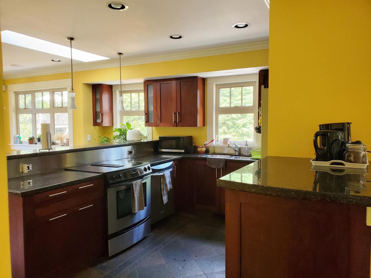 Elegant, Sunny Modern Home With Skylights - Kitsilano, Vancouver Ngoại thất bức ảnh