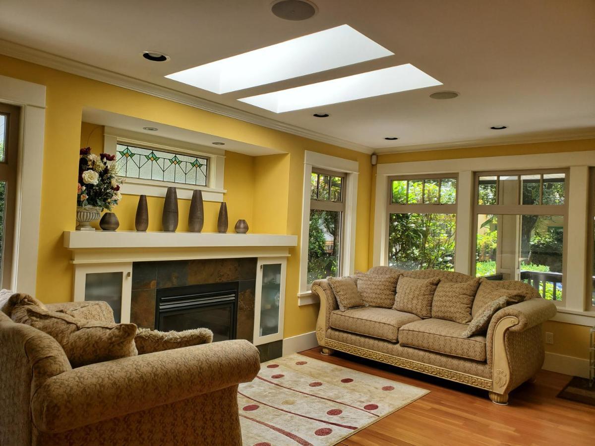 Elegant, Sunny Modern Home With Skylights - Kitsilano, Vancouver Ngoại thất bức ảnh