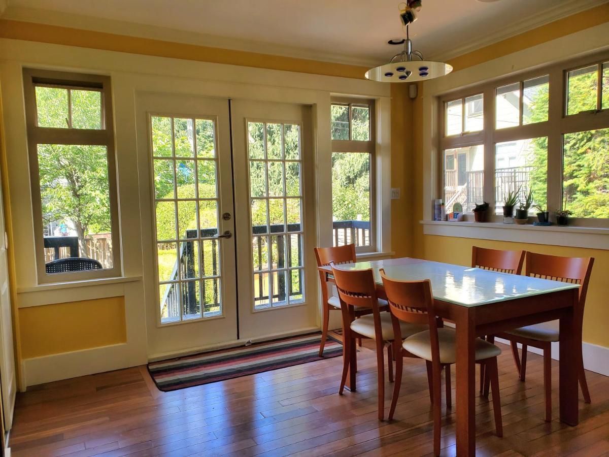 Elegant, Sunny Modern Home With Skylights - Kitsilano, Vancouver Ngoại thất bức ảnh