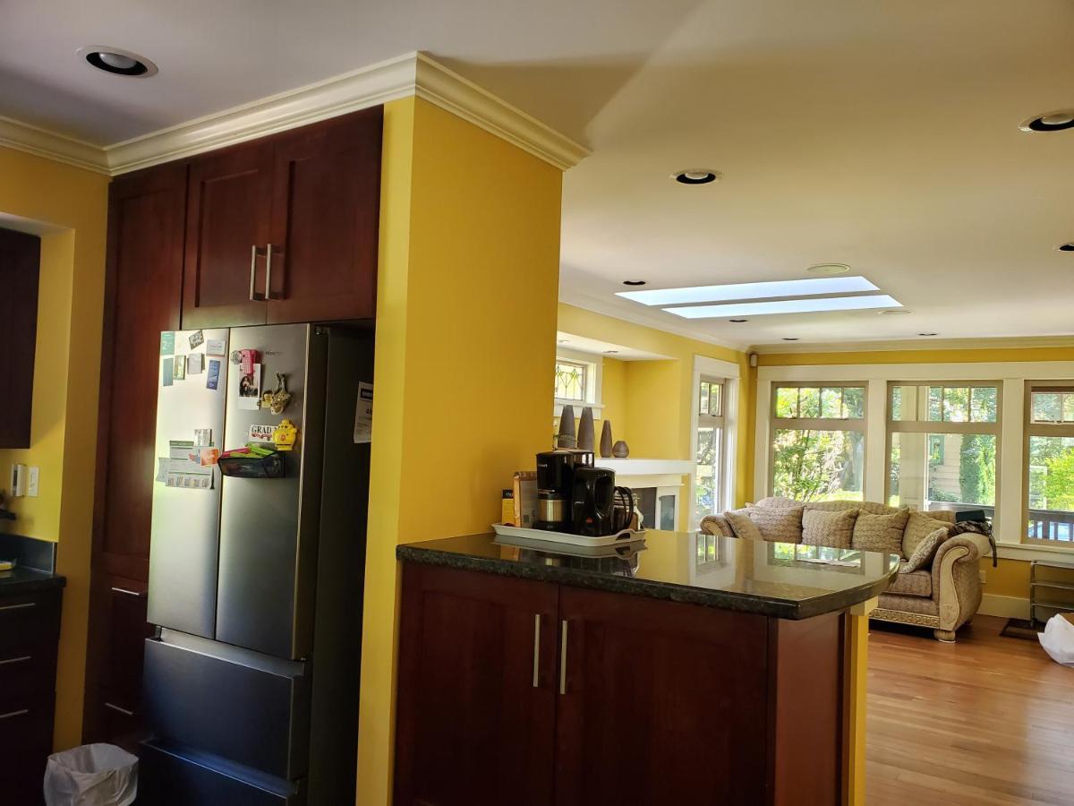 Elegant, Sunny Modern Home With Skylights - Kitsilano, Vancouver Ngoại thất bức ảnh
